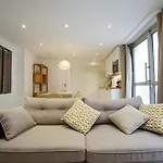 Modern Apartment In Beaugrenelle